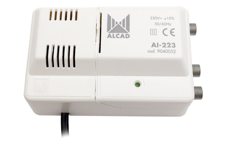 Wzmacniacz szerokopasmowy Alcad AI-223 z zamkniętą obudową.