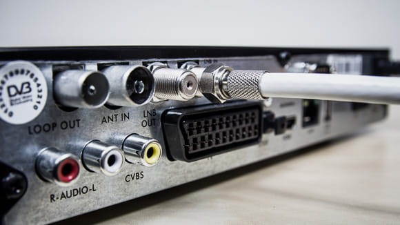 Wtyk F z tunerem satelitarnym combo