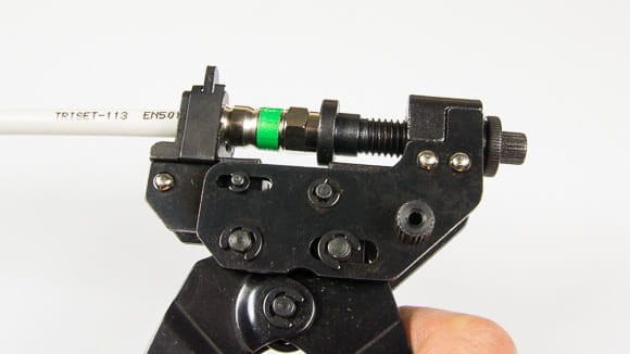 zaciśnięcie złącza w zaciskarce