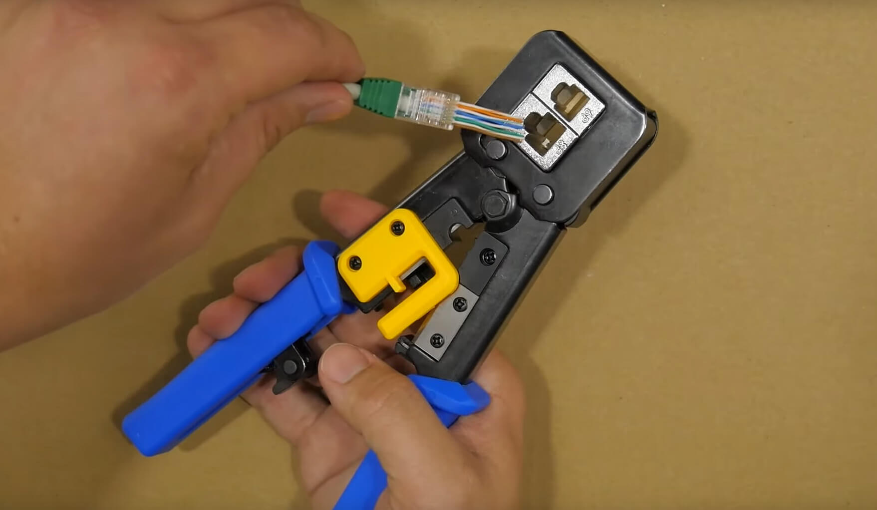 Zaciskarka złącz modularnych